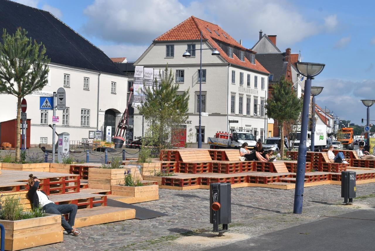Fewo1846 - Kaete-Lassen-Huus - Uriges Haeuschen Auf 3 Ebenen Mit Dachterrasse Am Hafen Flensburg Exterior photo